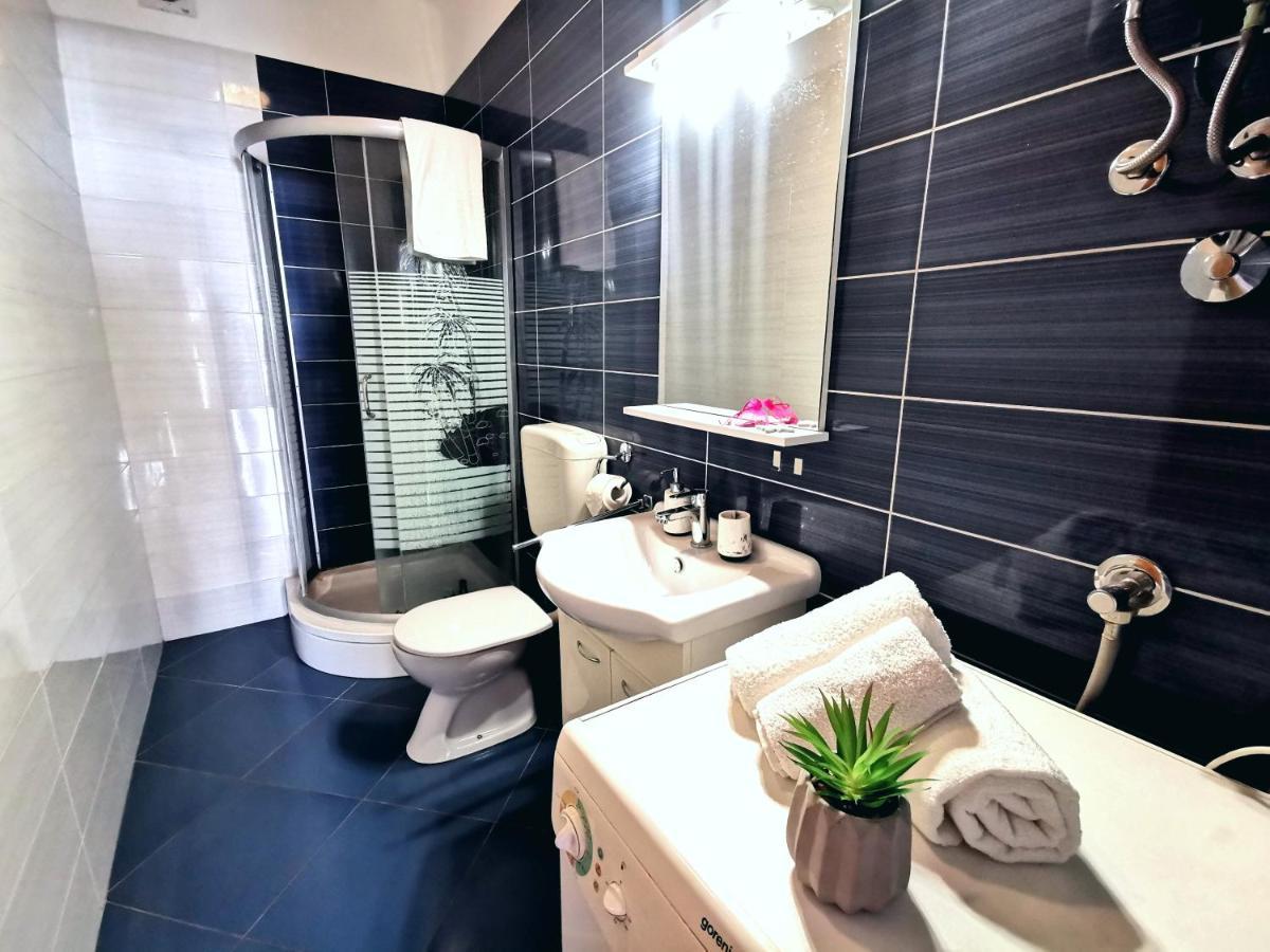 Parun Apartment พูลา ภายนอก รูปภาพ
