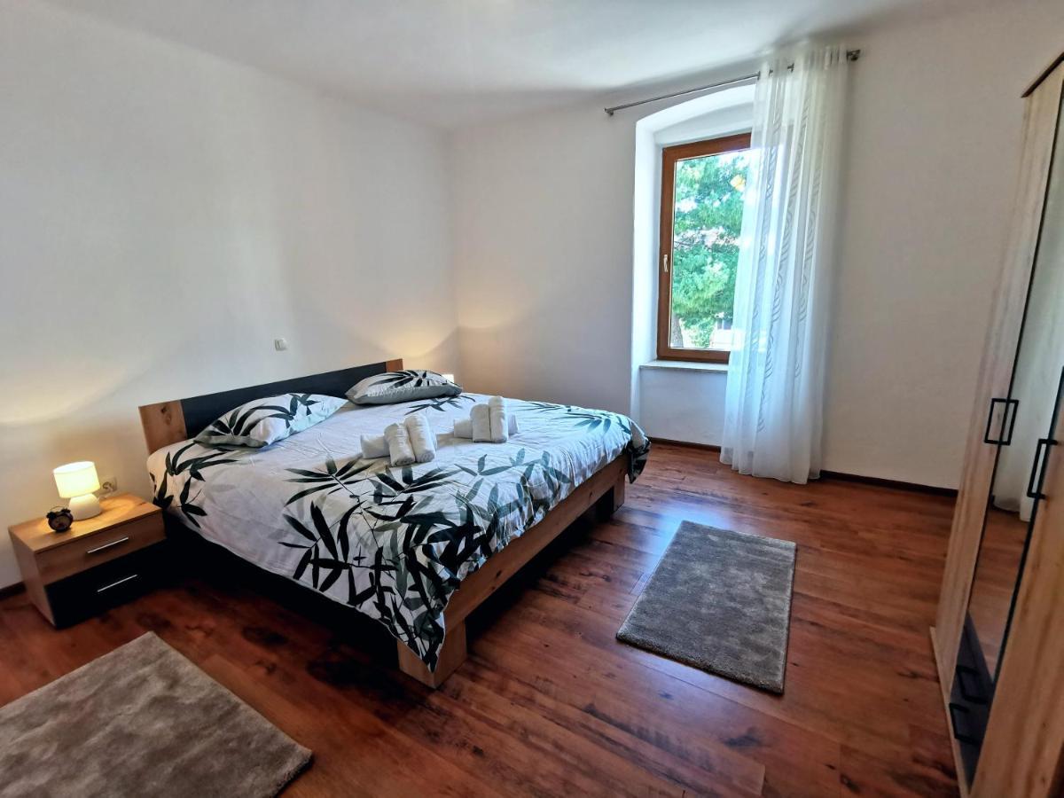 Parun Apartment พูลา ภายนอก รูปภาพ