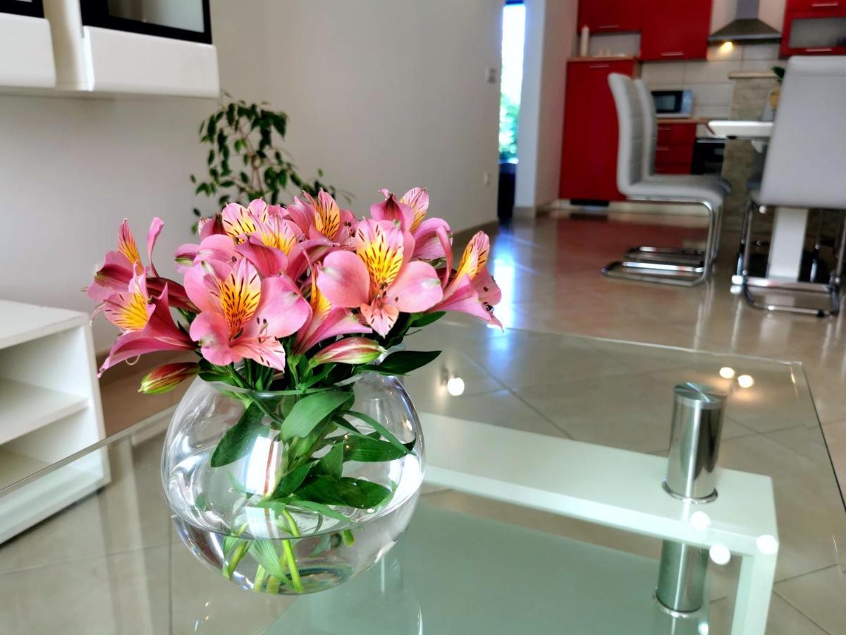 Parun Apartment พูลา ภายนอก รูปภาพ