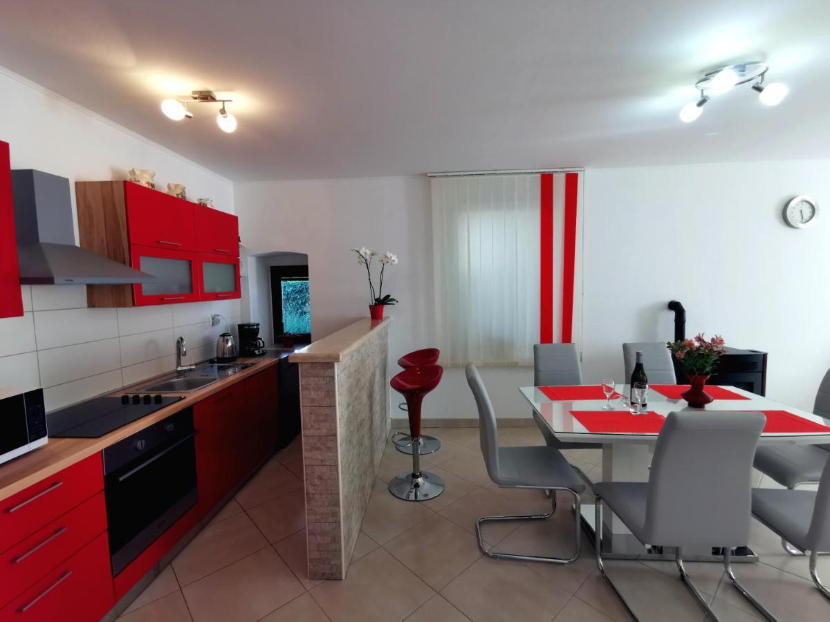 Parun Apartment พูลา ภายนอก รูปภาพ