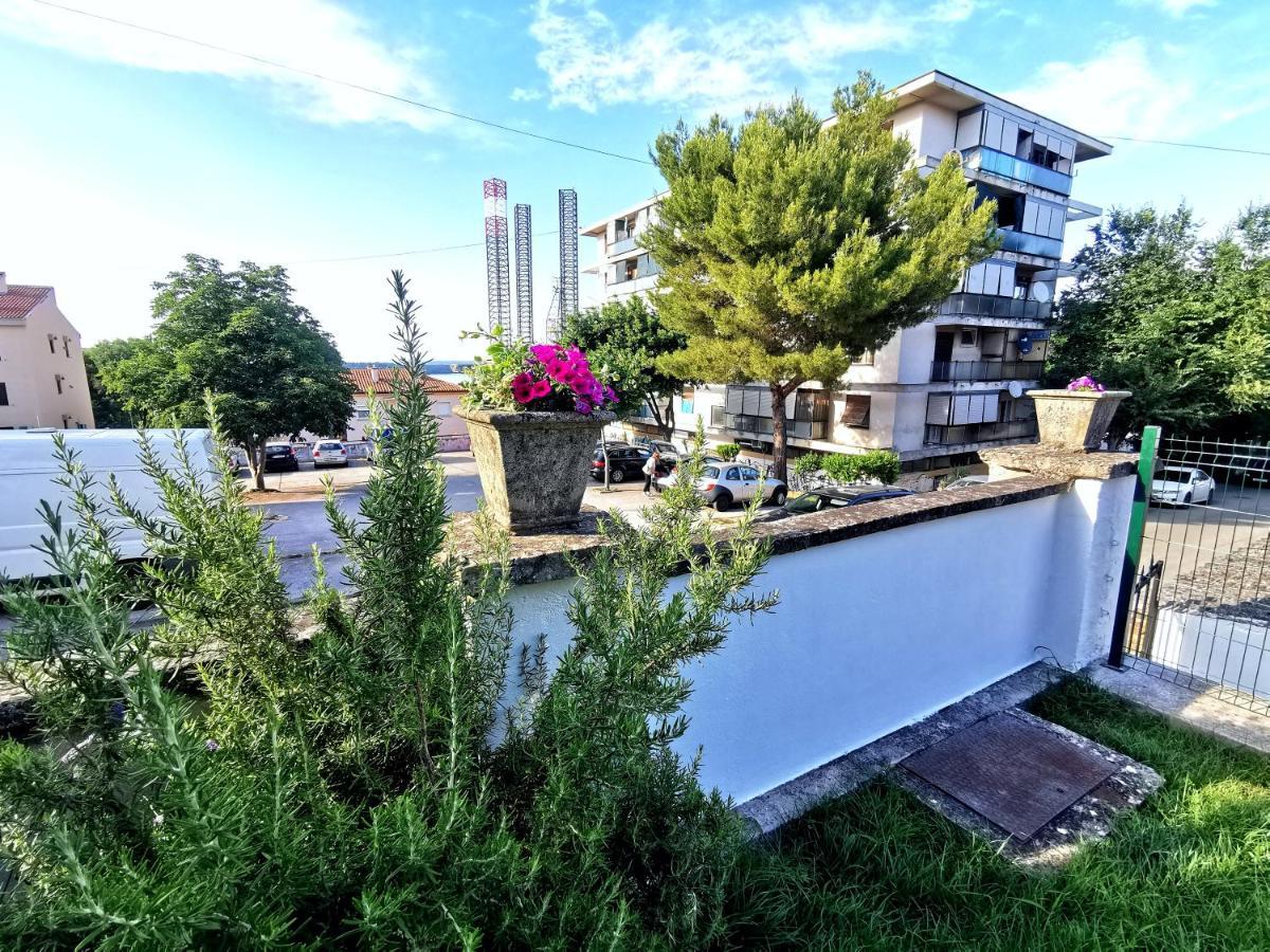 Parun Apartment พูลา ภายนอก รูปภาพ