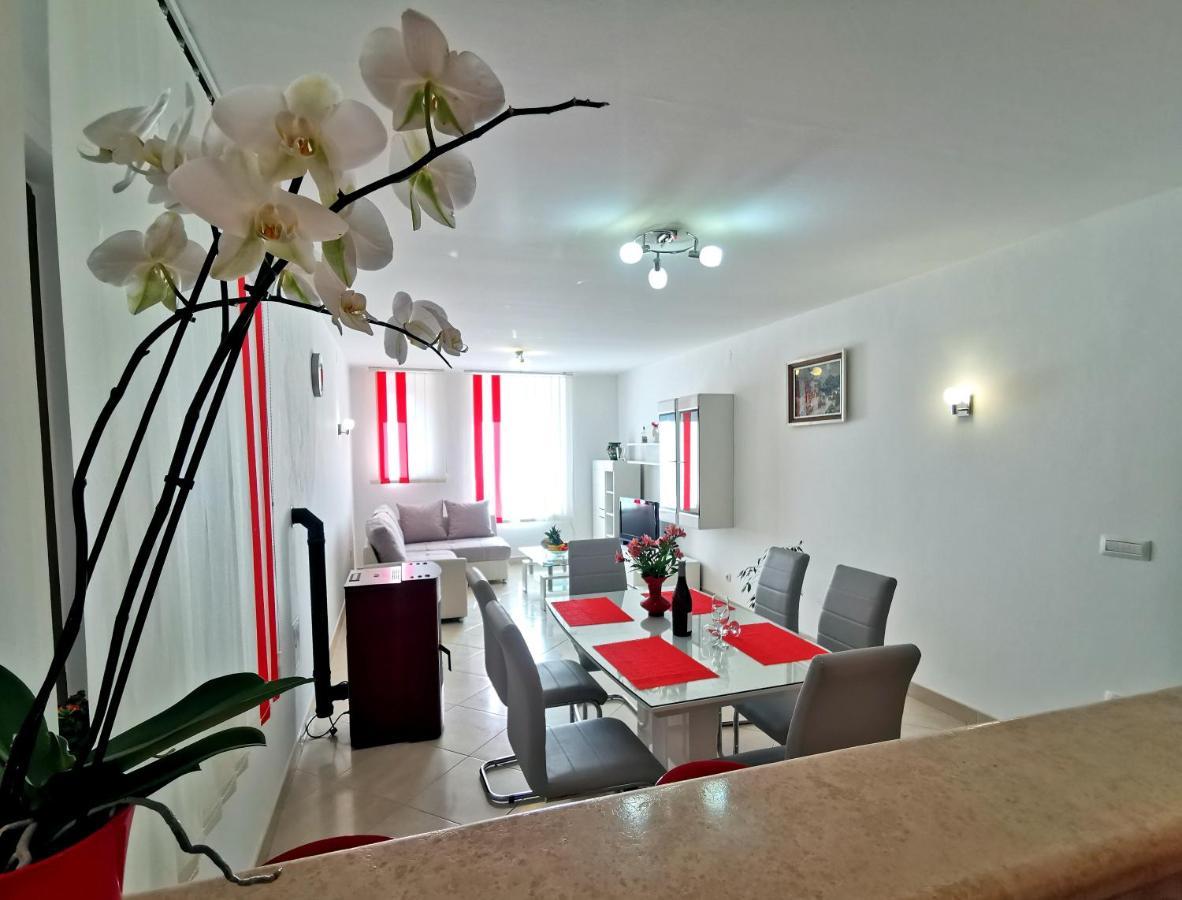 Parun Apartment พูลา ภายนอก รูปภาพ